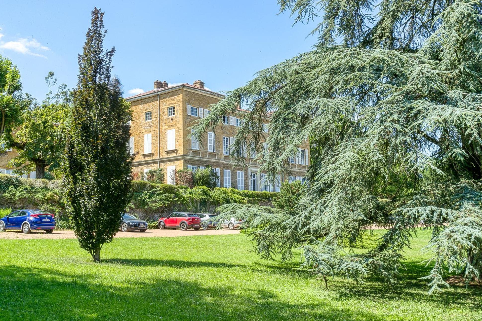 Sejourner Au Chateau De La Roue Grand Appartement Lissieu Luaran gambar